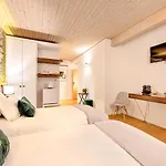 Wake Up Famalicao 아파트호텔 4*