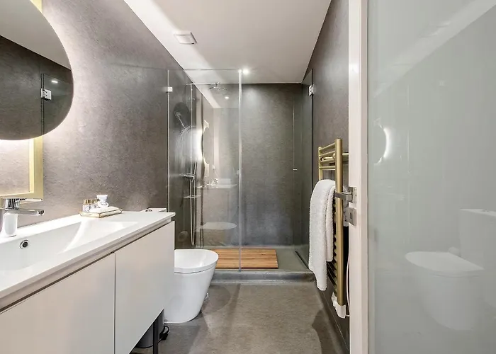 Wake Up Famalicao Aparthotel 4*